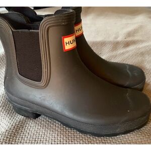 Women’s size 5 like new Hunter boots